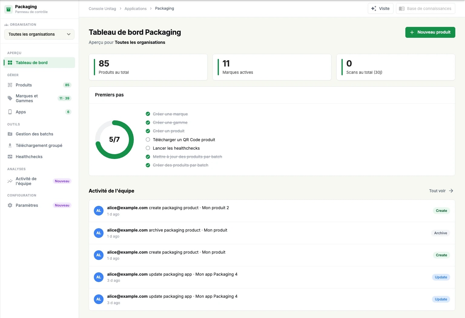 Le tableau de bord Packaging : les compteurs de produits, de marques actives et de scans, la liste des premiers pas et l'activité récente de l'équipe, avec la navigation du panneau de contrôle à gauche Le tableau de bord Packaging : les compteurs de produits, de marques actives et de scans, la liste des premiers pas et l'activité récente de l'équipe, avec la navigation du panneau de contrôle à gauche