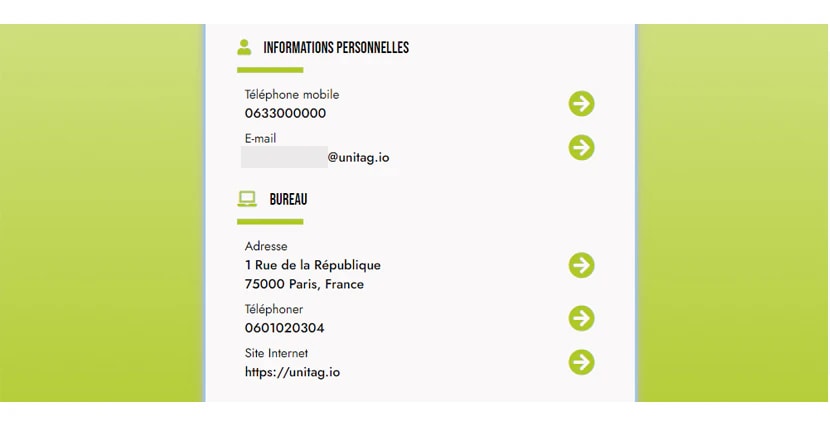 Le panneau des informations personnelles d'une vCard publiée, chaque entrée portant une flèche d'action à droite Le panneau des informations personnelles d'une vCard publiée, chaque entrée portant une flèche d'action à droite