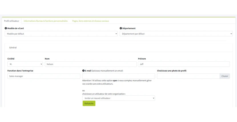 Le formulaire de création de vCard sur l'onglet profil utilisateur, avec les champs modèle, département et identité Le formulaire de création de vCard sur l'onglet profil utilisateur, avec les champs modèle, département et identité